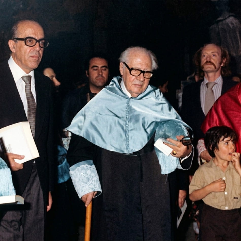 Andrés Segovia en una imagen representativa de sus premios y reconocimientos